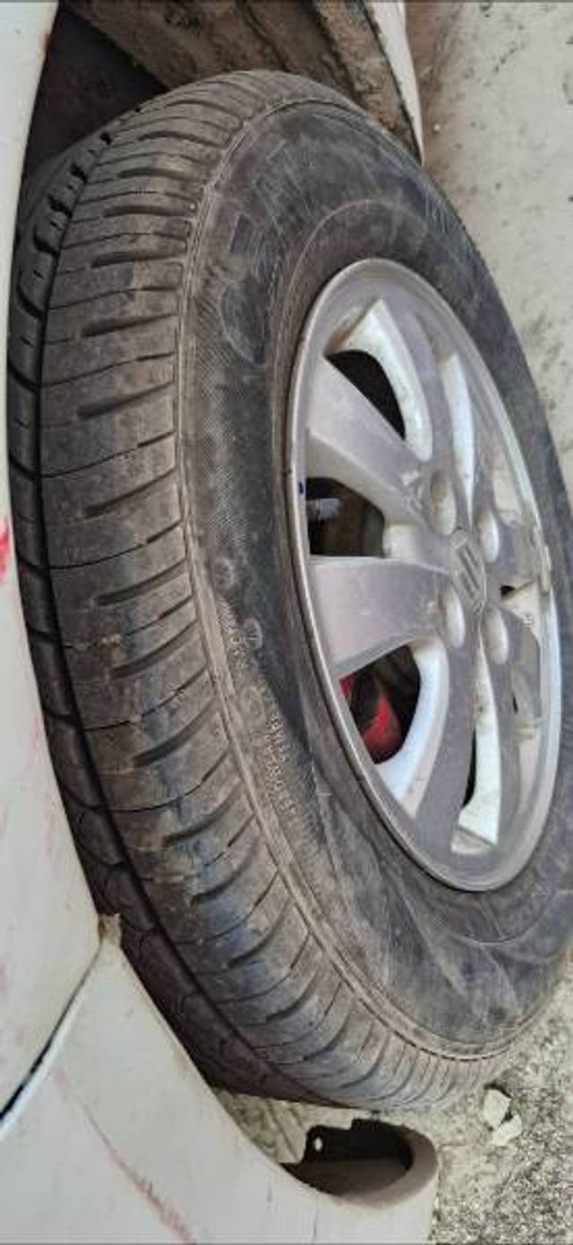 https://images10.gaadi.com/usedgaadi-sellcar/UsedCar/f5f5d716a/c07d630a-44d5-41b8-bcdd-9b1f6a2ad7ed.jpg?imwidth=6401