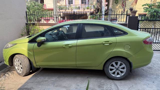 https://images10.gaadi.com/usedgaadi-sellcar/UsedCar/f5f6732ea/66bf2d19-9bee-448c-bf3c-7d7924bf84f3.jpeg?imwidth=6400
