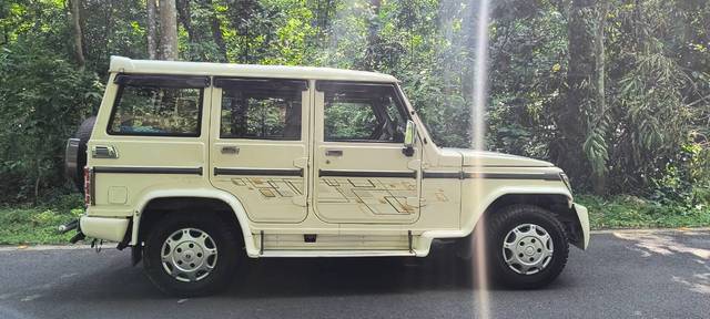 https://images10.gaadi.com/usedgaadi-sellcar/UsedCar/f5f6ae6ba/9363a0bf-e89a-4079-810c-1e234b96a474.jpg?imwidth=6401