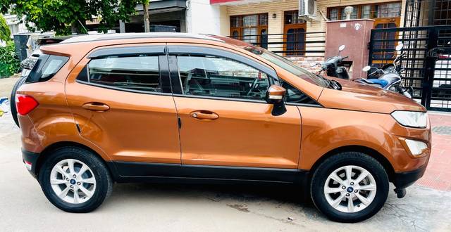 https://images10.gaadi.com/usedgaadi-sellcar/UsedCar/f5f7652da/c85b1e4c-5930-4be9-a3b1-1a4de6c1fb55.jpeg?imwidth=6401