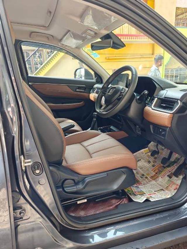 https://images10.gaadi.com/usedgaadi-sellcar/UsedCar/f5f7c279a/9b4324b9-48a1-4fe4-89b4-1d391233ca1a.jpg?imwidth=6402