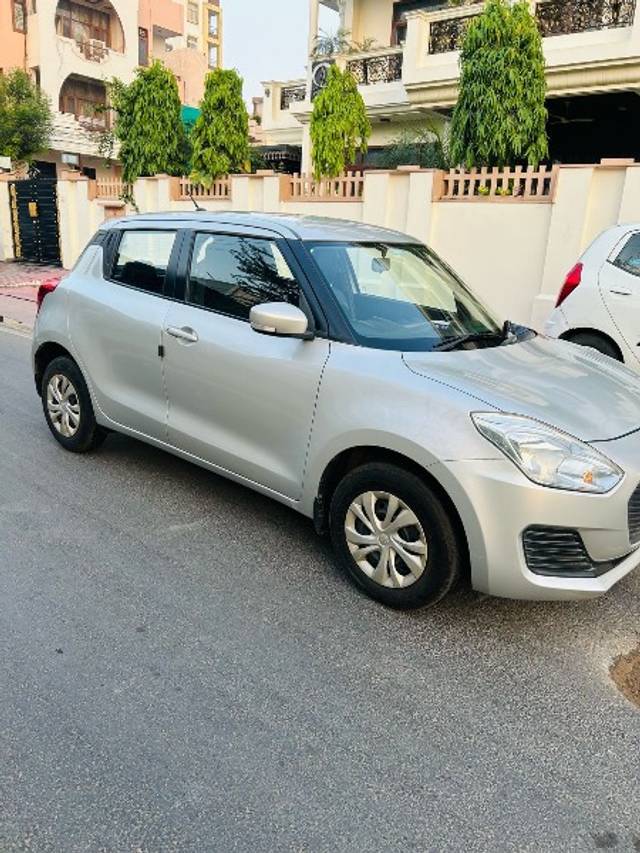 https://images10.gaadi.com/usedgaadi-sellcar/UsedCar/f5f7db49a/8b421503-4332-4994-b6b1-34ff9c1145fa.jpeg?imwidth=6401