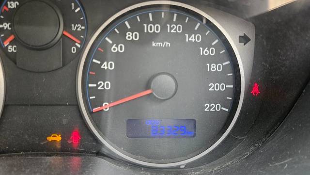 https://images10.gaadi.com/usedgaadi-sellcar/UsedCar/f5f80aa9a/f8bf9814-1b13-416f-9d10-6dec8844f249.jpg?imwidth=6402