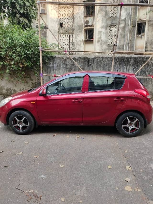https://images10.gaadi.com/usedgaadi-sellcar/UsedCar/f5f81590a/43434db6-002a-434b-8555-6feb51626960.jpeg?imwidth=6402
