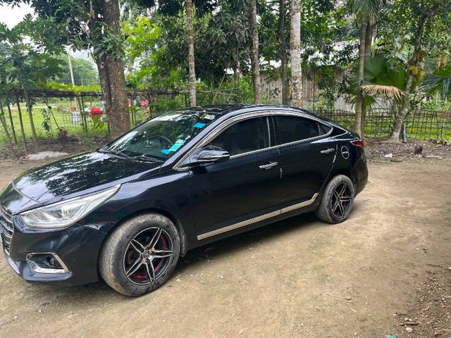 https://images10.gaadi.com/usedgaadi-sellcar/UsedCar/f5f81b6ca/fe689d3a-2155-4e54-949f-c958bd206951.jpeg?imwidth=6400