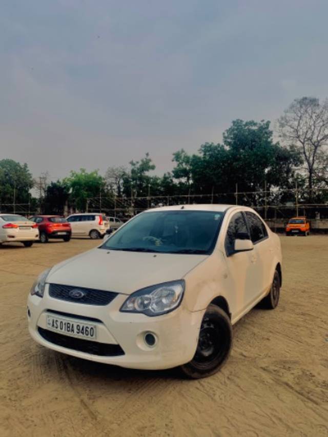 https://images10.gaadi.com/usedgaadi-sellcar/UsedCar/f5f86154a/9e50189b-8c12-4049-8601-f4ece89c0210.jpeg?imwidth=6400