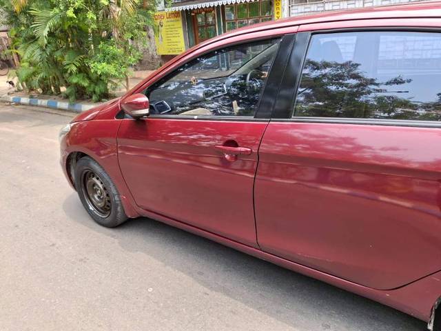 https://images10.gaadi.com/usedgaadi-sellcar/UsedCar/f5f8efaba/b1edcf16-2a95-4324-a358-24d5024855cc.jpg?imwidth=6402