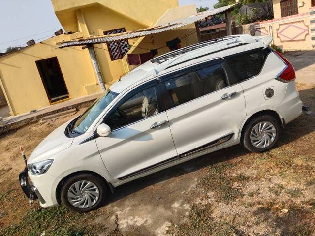 https://images10.gaadi.com/usedgaadi-sellcar/UsedCar/f5f90903a/653515e0-2dc9-4bd4-8b87-2a2b1333a45e.jpg?imwidth=6402