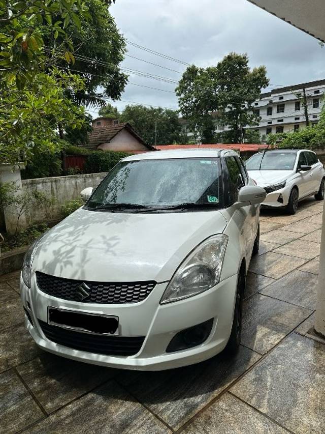 https://images10.gaadi.com/usedgaadi-sellcar/UsedCar/f5f9785fa/27f9b5ea-f4d9-467d-a307-e1b680ab9d89.jpeg?imwidth=6402