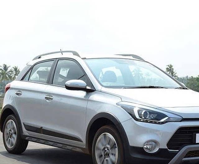 https://images10.gaadi.com/usedgaadi-sellcar/UsedCar/f5f98e4ca/9d4dc708-b380-42e1-b80c-c939af5a7f66.jpeg?imwidth=6400