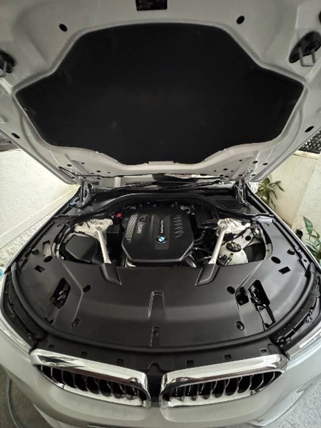 https://images10.gaadi.com/usedgaadi-sellcar/UsedCar/f5fa9a1fa/54313ee1-98ea-4376-a1d9-961694c6a424.jpeg?imwidth=6400