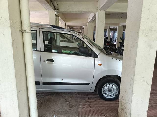 https://images10.gaadi.com/usedgaadi-sellcar/UsedCar/f5faa690a/27287100-22bb-489f-ae4f-b547bb905215.jpg?imwidth=6401