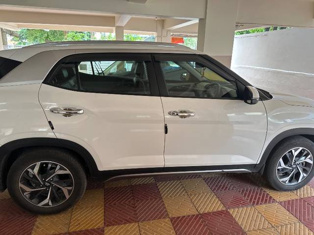 https://images10.gaadi.com/usedgaadi-sellcar/UsedCar/f5fac7a3a/9c4d0c19-9aa1-4871-a3b2-683b4d155102.jpg?imwidth=6402