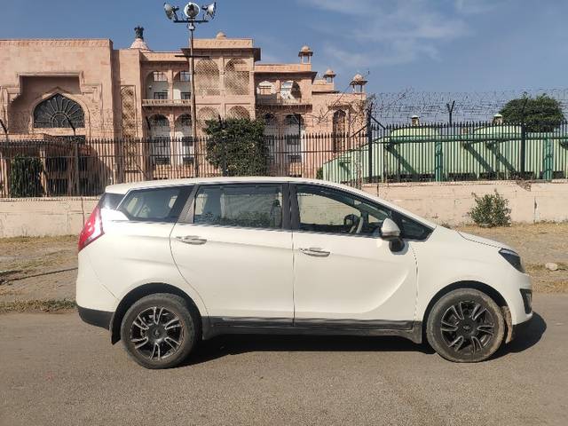 https://images10.gaadi.com/usedgaadi-sellcar/UsedCar/f5fb314fa/857b7474-e5ab-4846-b1cb-e4a9eec97ffd.jpeg?imwidth=6401