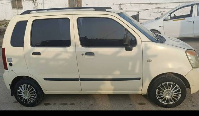 https://images10.gaadi.com/usedgaadi-sellcar/UsedCar/f5fb4d83a/a03e0eef-f941-4277-a738-f043b248adc1.jpg?imwidth=6400
