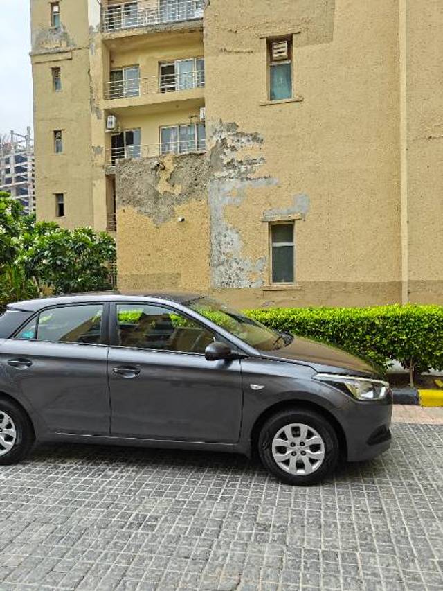 https://images10.gaadi.com/usedgaadi-sellcar/UsedCar/f5fba0eaa/d9b35dc2-80ed-4d12-8fc2-c3bd805c666c.jpg?imwidth=6402