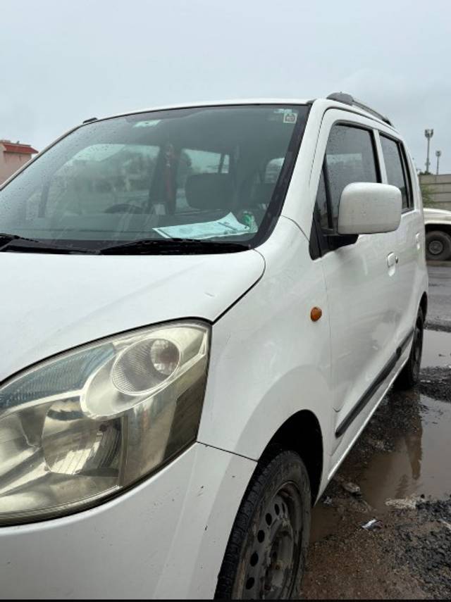 https://images10.gaadi.com/usedgaadi-sellcar/UsedCar/f5fc116ba/ca57a2d7-4198-4aa4-85ac-ece3e9543bab.jpeg?imwidth=6400