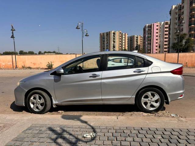 https://images10.gaadi.com/usedgaadi-sellcar/UsedCar/f5fc6d58a/c16fb691-ca14-4948-b204-7b642f7dae75.jpg?imwidth=6402