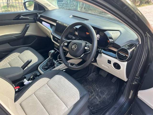 https://images10.gaadi.com/usedgaadi-sellcar/UsedCar/f5fc7ad2a/aa581421-f827-43c5-a10b-a240a14f3d3b.jpg?imwidth=6401