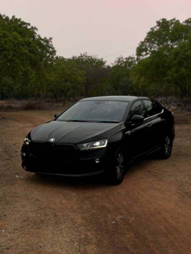https://images10.gaadi.com/usedgaadi-sellcar/UsedCar/f5fc7ad2a/d55453d7-3532-432e-9e0b-a1ecb2c467e0.jpg?imwidth=6402