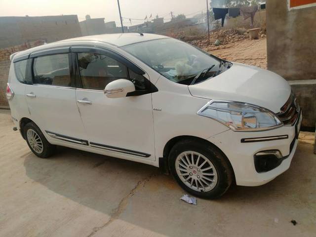 https://images10.gaadi.com/usedgaadi-sellcar/UsedCar/f5fca32ea/f40bb8a6-9d4e-4f0e-831c-815ecb429cc1.jpg?imwidth=6400