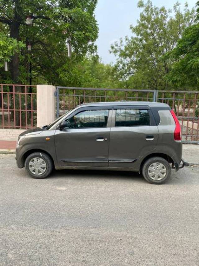 https://images10.gaadi.com/usedgaadi-sellcar/UsedCar/f5fcb88fa/35153dc1-284d-47cb-9b46-1a00d6a554f3.jpg?imwidth=6402