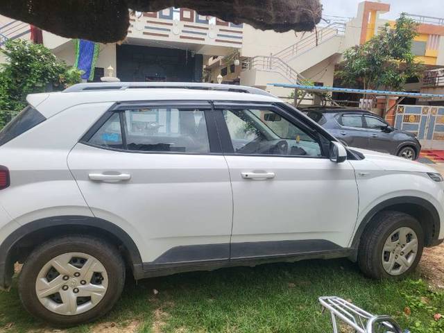 https://images10.gaadi.com/usedgaadi-sellcar/UsedCar/f5fcd06ba/1e69a6b9-5489-46ac-bfa0-8ab54b851283.jpg?imwidth=6400