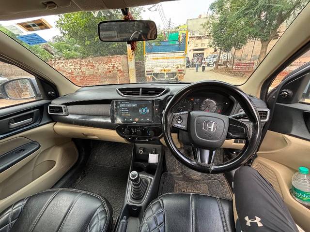 https://images10.gaadi.com/usedgaadi-sellcar/UsedCar/f5fcddd9a/9d95ef90-79d4-4afd-b3d3-b7507a3aa770.jpeg?imwidth=6401