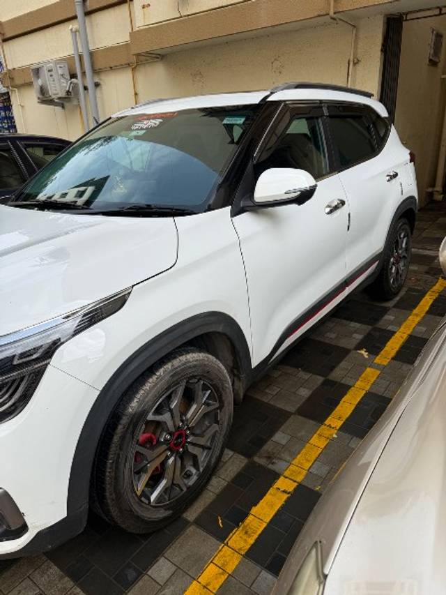 https://images10.gaadi.com/usedgaadi-sellcar/UsedCar/f5fd2986a/6727748b-72b8-4425-942f-f2600c535559.jpeg?imwidth=6400