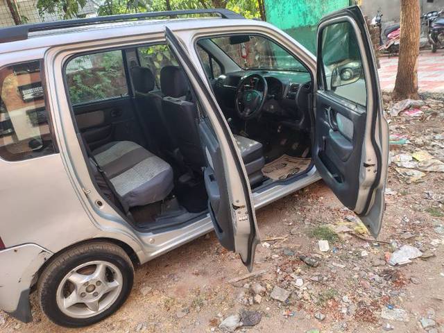 https://images10.gaadi.com/usedgaadi-sellcar/UsedCar/f5fe3ce7a/4bc6f9ea-9ef4-4459-9a05-2056198fc470.jpg?imwidth=6402