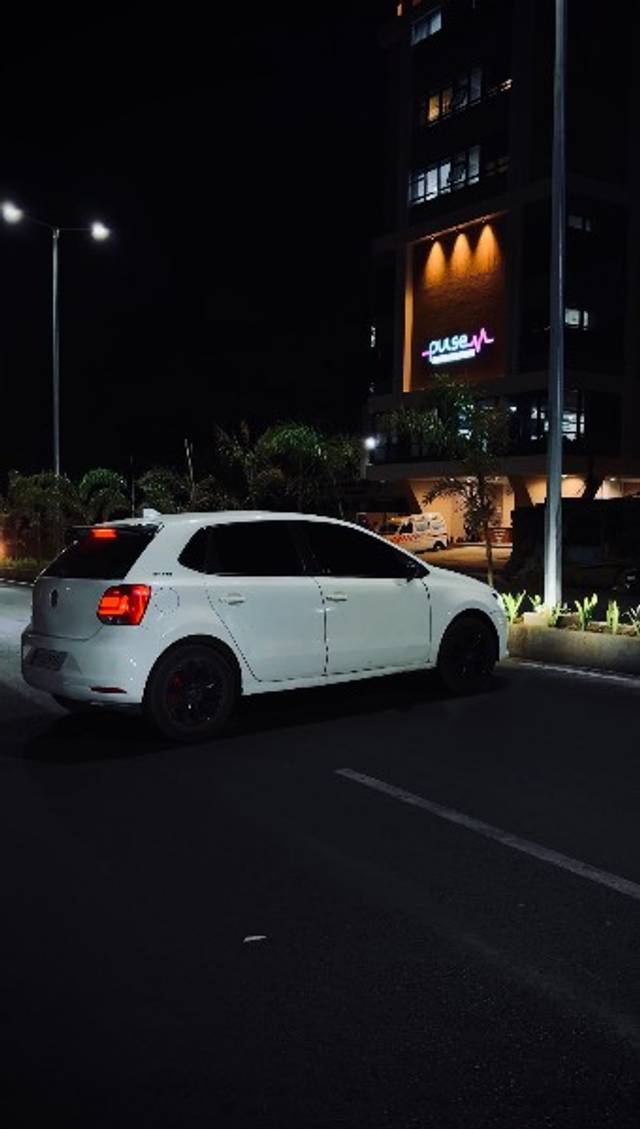 https://images10.gaadi.com/usedgaadi-sellcar/UsedCar/f5fea7aea/92594259-8875-4570-bf41-204c02669f18.jpeg?imwidth=6401