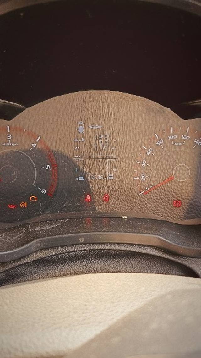 https://images10.gaadi.com/usedgaadi-sellcar/UsedCar/f5fefedfa/712a9ec4-c8a3-4af8-b18d-7b58d436678e.jpeg?imwidth=6402