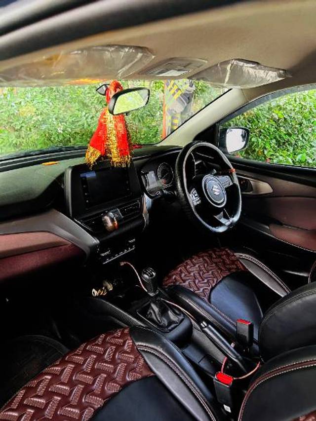 https://images10.gaadi.com/usedgaadi-sellcar/UsedCar/f5ff110ea/641f09fd-022a-41a0-a532-320527505b54.jpg?imwidth=6402