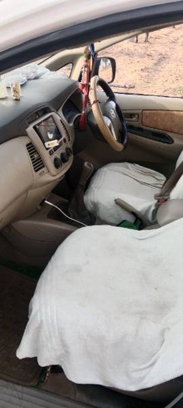 https://images10.gaadi.com/usedgaadi-sellcar/UsedCar/f5ff2741a/d1220bd0-b16f-48a0-84b4-a721c65ce5d4.jpg?imwidth=6402