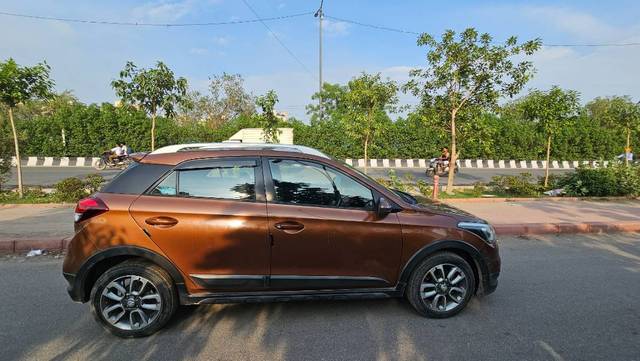 https://images10.gaadi.com/usedgaadi-sellcar/UsedCar/f5ffa849a/7f00975c-484a-41a9-8337-46046a0032dd.jpg?imwidth=6401