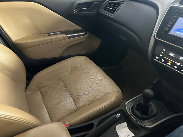 https://images10.gaadi.com/usedgaadi-sellcar/UsedCar/f5fff7b4a/1b8f5a5f-0084-4e5a-b8cb-3c254bfb5578.jpeg?imwidth=6402