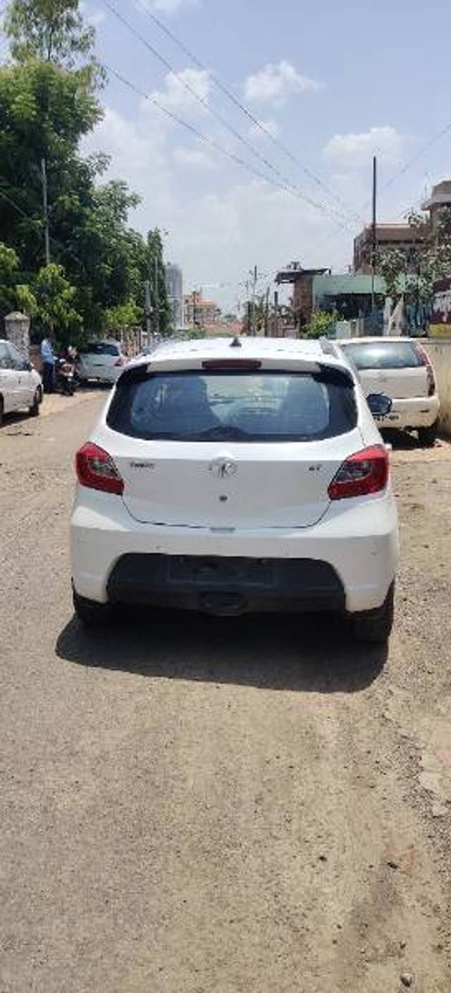 https://images10.gaadi.com/usedgaadi-sellcar/UsedCar/f604d750-f240-4eac-b9c0-69b048eb7230/09d179ea-d8a4-4244-9ced-e499cb5e68b5.jpg?imwidth=6401