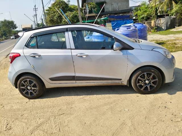 https://images10.gaadi.com/usedgaadi-sellcar/UsedCar/f612a2ef-e38e-422d-bb93-a8f07eca73ee/be3ee10c-43f0-4372-9eab-325641e184e0.jpg?imwidth=6401