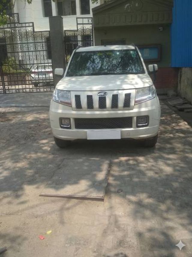 Second-hand 2016 Mahindra TUV 300 T8 for sale in New Delhi