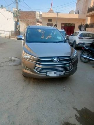 Used Toyota Innova Crysta 2.4 G MT