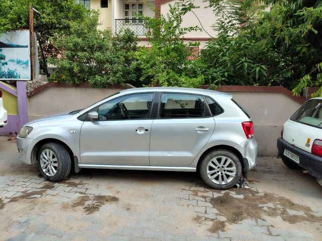 Volkswagen Polo Diesel Highline 1.2L Second-hand 2014 Volkswagen Polo Diesel Highline 1.2L for sale in Ahmedabad