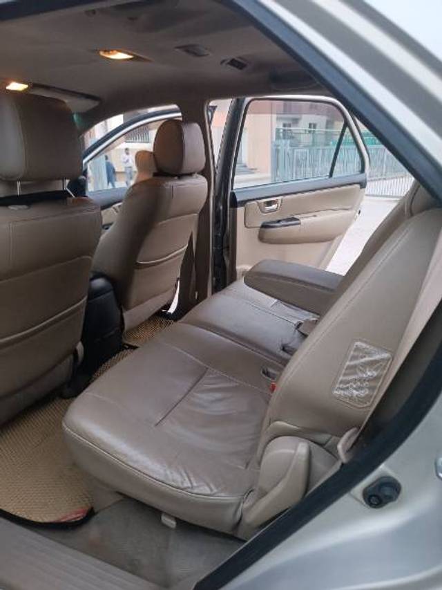 https://images10.gaadi.com/usedgaadi-sellcar/UsedCar/f6696cb4-7d59-48dc-a0a2-3e3a92d6e072/1f0e6e86-7a06-4183-9b98-a8e8d3c11819.jpg?imwidth=6402