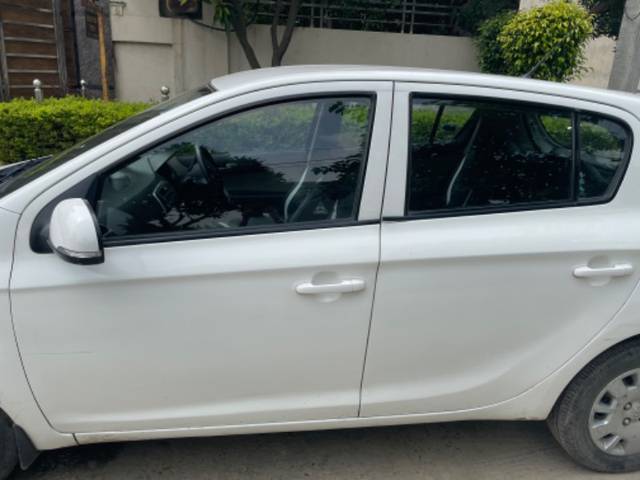 https://images10.gaadi.com/usedgaadi-sellcar/UsedCar/f6d44d63-82ae-4548-8c99-ca987d0b4110/0f102638-2ab0-4622-a012-2a72d3efce9f.jpeg?imwidth=6400
