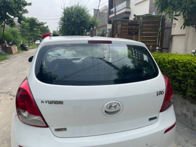 https://images10.gaadi.com/usedgaadi-sellcar/UsedCar/f6d44d63-82ae-4548-8c99-ca987d0b4110/12fb341e-074d-4f75-a5c3-35d873e4972b.jpeg?imwidth=6401