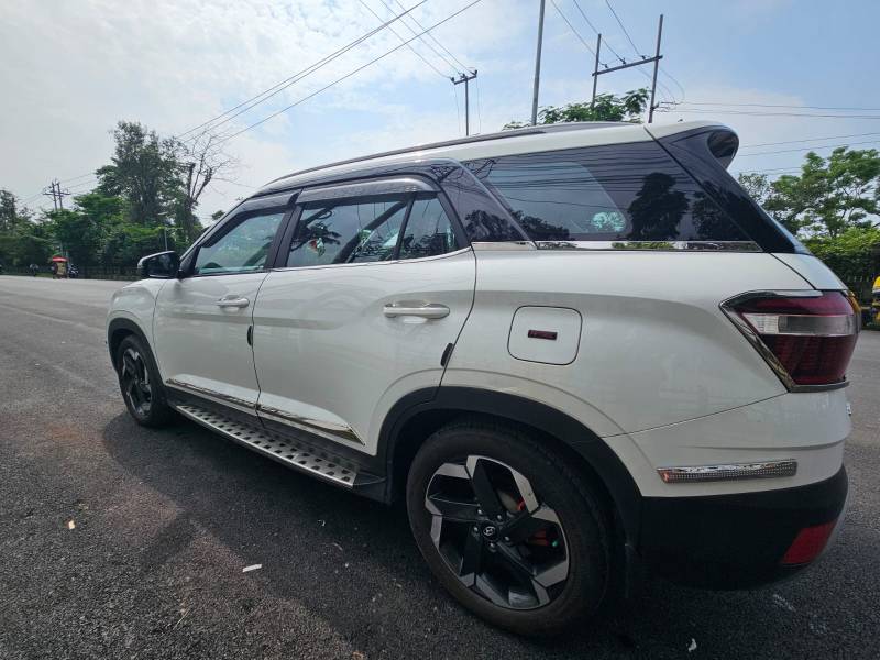 Used 2023 Hyundai Alcazar Petrol Automatic in Kamrup at ₹13.50