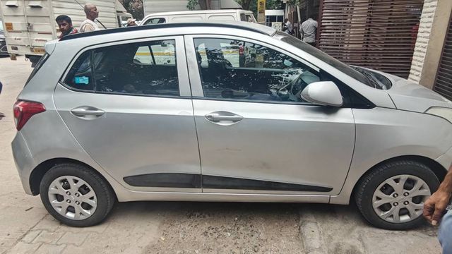 Second-hand 2016 Hyundai Grand i10 Sportz for sale in New Delhi