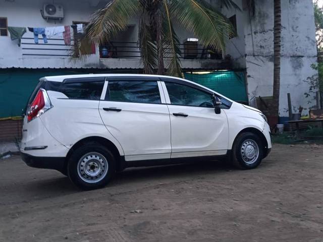 https://images10.gaadi.com/usedgaadi-sellcar/UsedCar/f735cc6f-0645-4d84-85b5-f43dbc4051ba/1f070743-97b6-4e49-af6a-330b1214b2e6.jpg?imwidth=6400