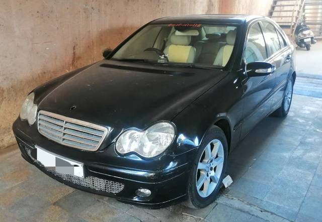 https://images10.gaadi.com/usedgaadi-sellcar/UsedCar/f7774833-8f03-4dd4-8724-28188e7e5929/0600a2d7-854d-484b-a593-e88c340980d8.jpg?imwidth=6400