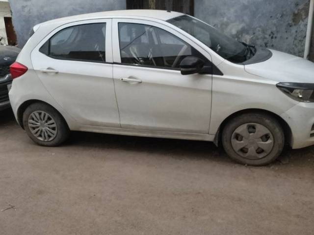 https://images10.gaadi.com/usedgaadi-sellcar/UsedCar/f7bcc272-785d-444d-a0eb-2e46221f16fc/3cd3f2c5-45f3-45fa-bb1f-515fd3ceeb31.jpg?imwidth=6401