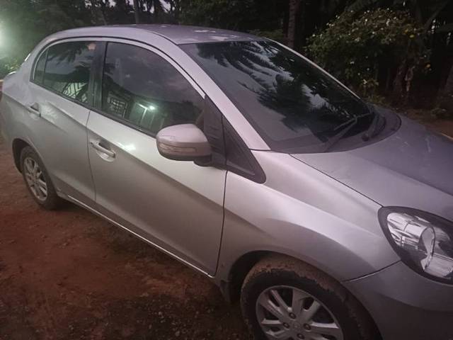 https://images10.gaadi.com/usedgaadi-sellcar/UsedCar/f82c81fa-4536-45cc-ae16-2eea80a56569/dd9bdc23-5237-4fc9-b853-89c9dfb91038.jpg?imwidth=6401